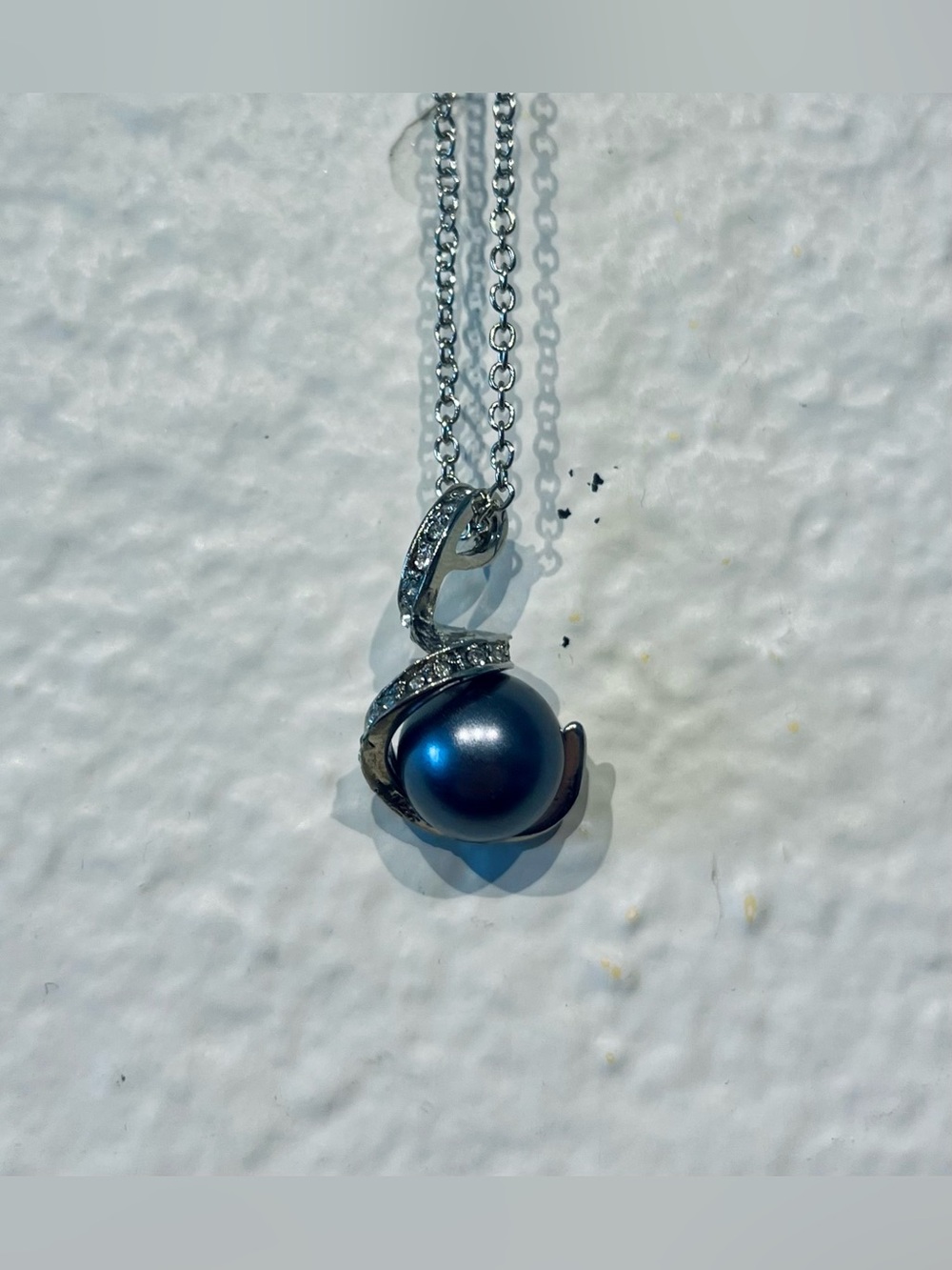 Vintage Y2K Silver Tone Gray Pearl Pendant Necklace